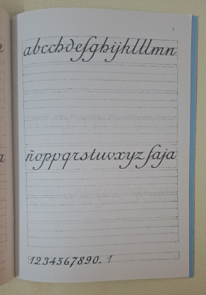CUADERNO 8-  LETRA BASTARDILLA- GRAM